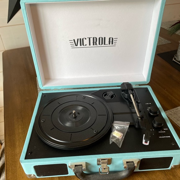 Victrola record player and records - Picture 3 of 3